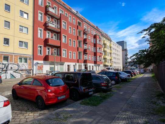 *** EIGENBEDARF IN 9 MONATEN MÖGLICH *** MEDIASPREE / MOD. ALTBAU / VORDERHAUS / BALKON