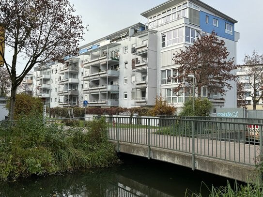 charmante und sehr gepflegte 3-Zimmer Wohnung mit 2 TG-Stellplätzen