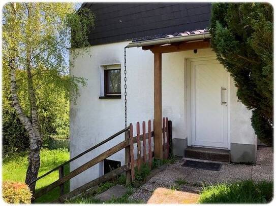 Ruhiges Wohnen in ländlicher Idylle - Reihenendhaus mit Terrasse, großem Garten und Carport!