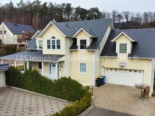 Großes Einfamilienhaus im kanadischen Stil in Reimsbach - über 320 m² Wfl. - Garten - Garage - ELW