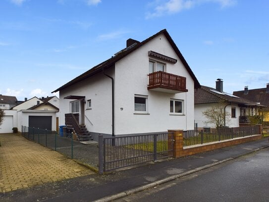 Freistehendes Einfamilienhaus mit großzügigem Außenbereich in ruhiger Lage von Lindheim