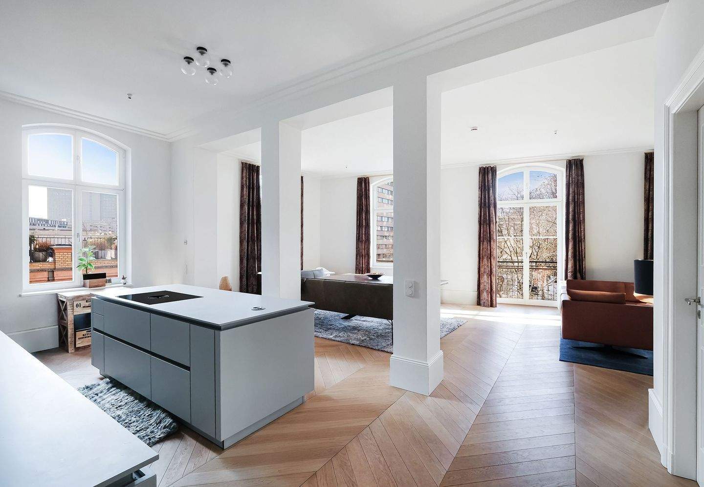 Pariser Chic im historischen Baudenkmal - Elegante Spree-Residenz in Berlin-Mitte - Foto 1