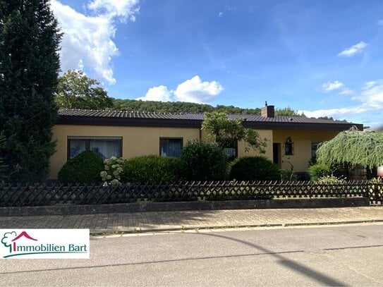 GEPFLEGTER BUNGALOW IN RUHIGER LAGE MIT SICHT INS GRÜNE !