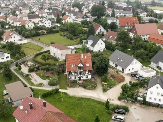 Durlangen: Charmantes 2-FH mit Fachwerkflair - ideal zum Leben u. Arbeiten - umgeben von viel Natur!