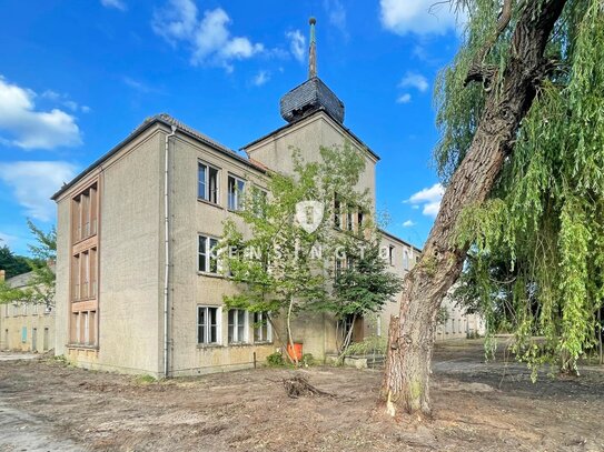 5.000 m² Nutzfläche warten auf Ihr Projekt - sanierungsbedürftiger Altbestand auf ca. 13.000 m² GS