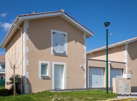 Einfamilien-Doppelhaushälfte mit Carport