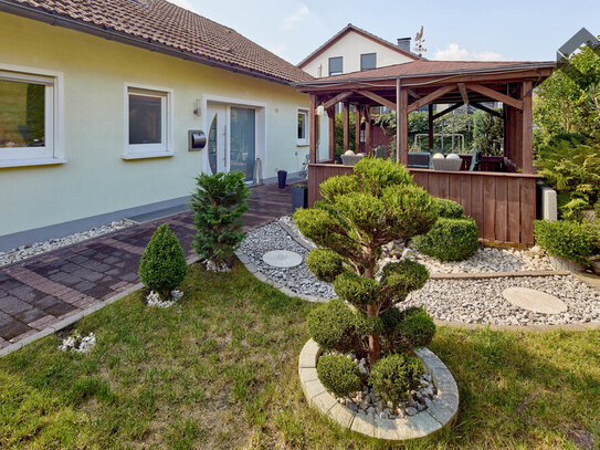 Ihr neues Zuhause! Großzügiges Haus mit liebevoll gestaltetem Garten