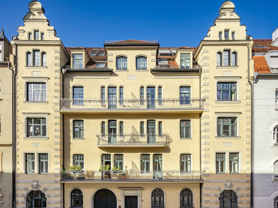 Stadtpalais Lehel: Exquisite 6-Zimmer-Wohnung mit Dachterrasse und Panoramablick