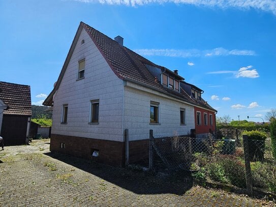 Gestalten Sie Ihr Traumhaus: Renovierungsbedürftige Doppelhaushälfte in Zirndorf