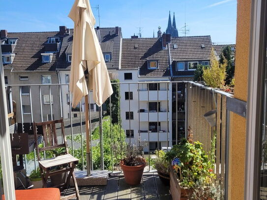 Sehr schöne 3-4 Zimmer Wohnung mit 2 großen Balkonen, Aufzug und Dom-Blick