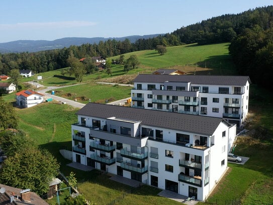 Natur trifft Stadt. Sonnige 107 m² Gartenwohnung in Hunderdorf