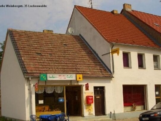 Einfache Dreiraumwohnung in altem Landhaus .