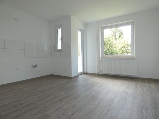 *** Modernisierte 2-Raumwohnung mit Loggia! ***