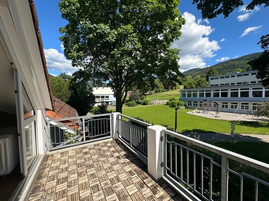 Sonnige 3 Zimmer Wohnung mit großem Balkon in Badenweiler