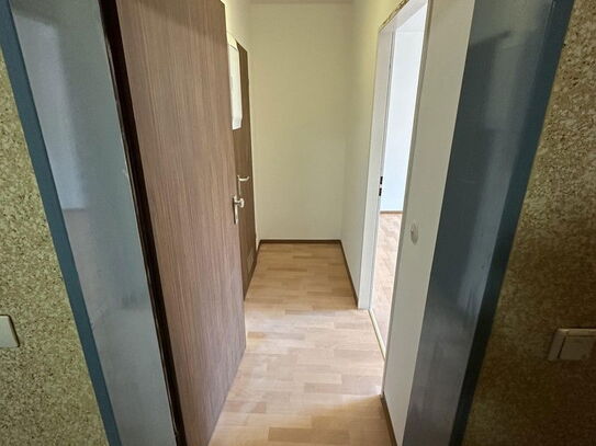 1­-Zimmer Apartment - Balkon und Küche - zentral aber ruhig - im Nibelungenviertel