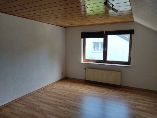 2-Zimmer-Dachgeschoss-Wohnung mit 64 m² Wfl. auf dem "alten Niederberg"