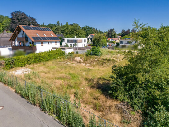 Sonniges und erschlossenes Baugrundstück ohne Altbestand, in Fürth Dambach