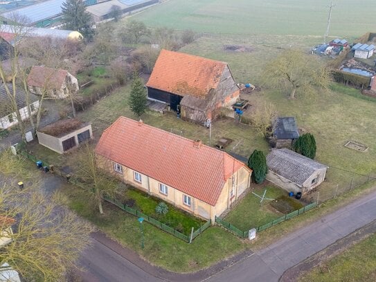 +++Zweiseitenhof mit 3,5 ha Land- Sanierungsbedürftiges Bauernhaus und großzügigem Nebengelass +++