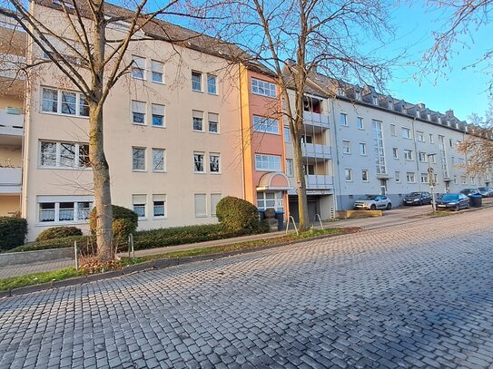 TR-Süd! Schöne 2 Zimmer, Küche, Bad Wohnung mit Balkon ab 01.02.2025