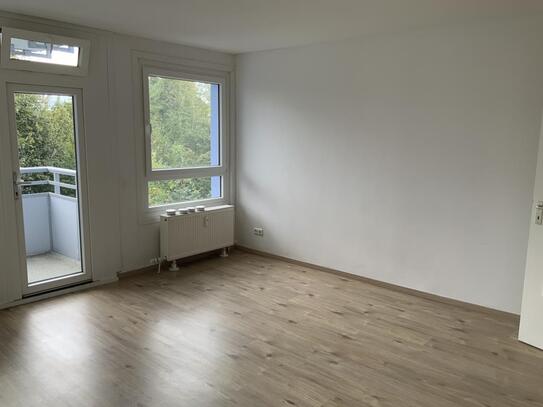 Helle Zweiraum-Wohnung für Singles/ Pärchen mit Balkon