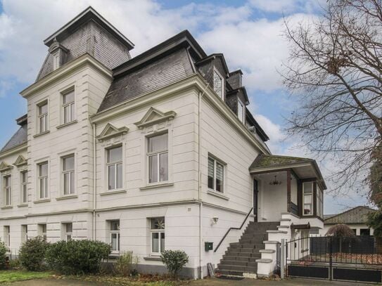 Modernisierte Villa in Innenstadtnähe von Holzminden! Wohnen und Arbeiten auf über 500 m²