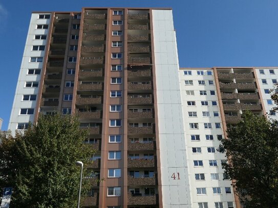 ANSPRECHENDES APPARMENT - MIT AUFZUG, LOGGIA UND FERNBLICK!