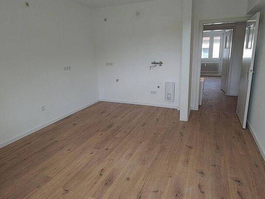 Kernsaniert - sonnige 3 Raum mit Balkon - Erstbezug