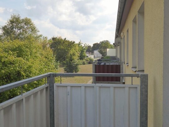 Ungestört und ruhig im 2.OG mit Balkon und Blick ins Grüne!