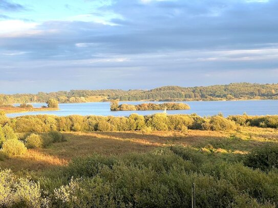 Naturnah und mit guter Infrastruktur leben und arbeiten - Helle, geräumige 4 Zi. Whg, 5 Min zum See