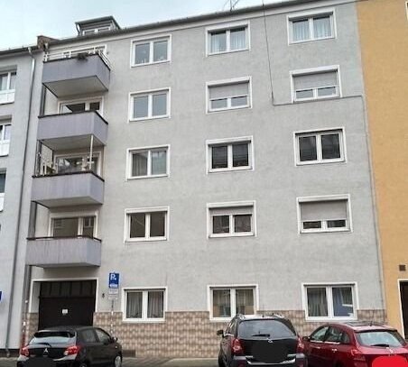 Helle, zentral gelegene 3-Zimmer-Wohnung mit Balkon