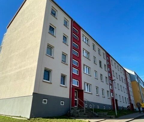 Hier werden Wohnträume wahr! Renovierte 3- Raum-Wohnung in der 3. Etage links in Greußen