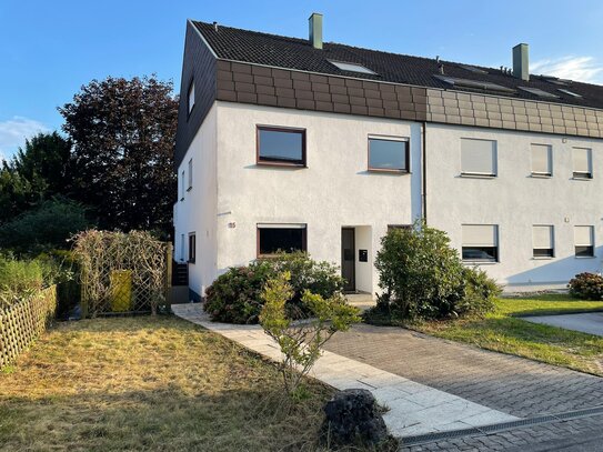 Waiblingen Beinstein: Großzügiges Reihenendhaus mit Weitblick in Ortsrandlage