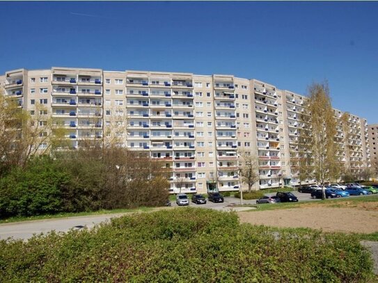 Lichtdurchflutete Familienwohnung mit großem Balkon