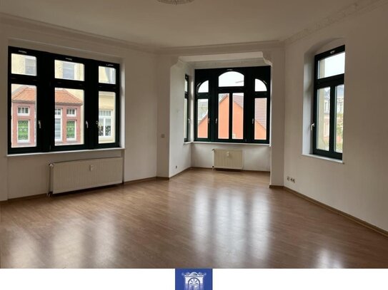 Großzügige und individuelle Wohnung! Balkon, Erker, Tageslichtbad mit Wanne, Dusche!