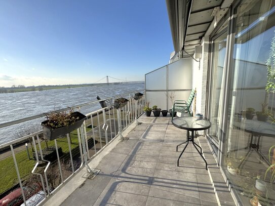 Helle und zentrale Balkonwohnung mit traumhaftem Rheinblick an der Rheinpromenade