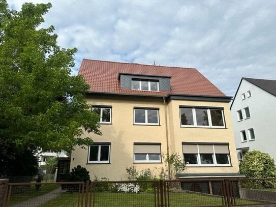 Großzügige 4 Zimmerwohnung mit Balkon in zentraler Toplage