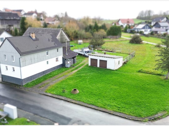 Modernisiertes Einfamilienhaus mit Nebengebäuden in Mücke - OT