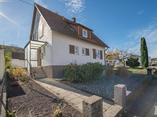 Einfamilienhaus mit vielen Möglichkeiten und herrlichem Blick ins Grüne!