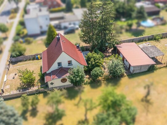 - BIETERVERFAHREN - Vollunterkellertes Einfamilienhaus mit Garage auf ca. 1152 qm Grundstück