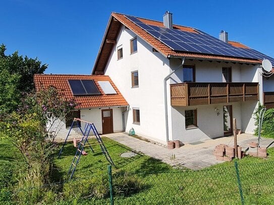 Charmante 5-Zimmer-DHH mit PV-Anlage, Kamin, Doppelgarage und ruhiger Lage - sofort bezugsfrei!