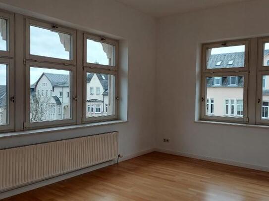 ***geräumige Familienwohnung 5-Raum mit Balkon, 2 Bäder