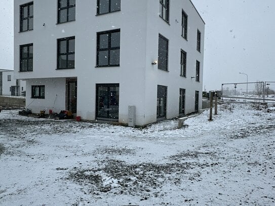 Neues Bürogebäude, Büroflächen, Gewerbeeinheit mit Open Space Charakter