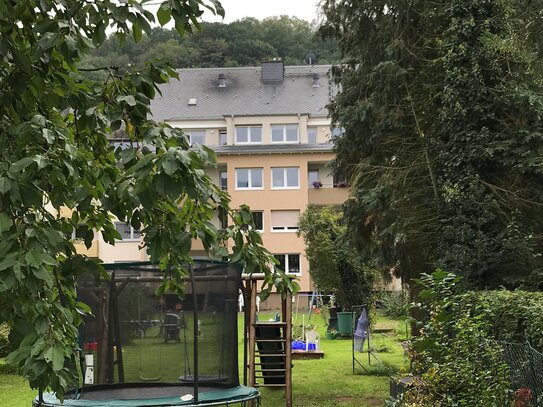 lichtdurchflutete, helle 3-ZKB, EBK, Balkon und schöne Aussicht