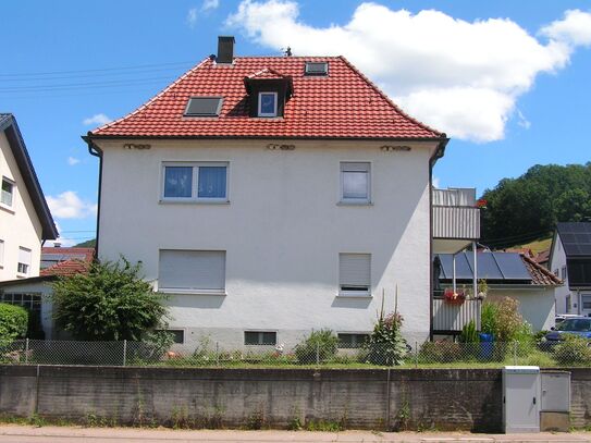 Zweifamilienhaus mit Dachgeschoß-Single-Wohnung in Winzingen