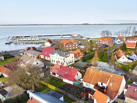 Ehemaliges Kapitänshaus - ca. 80 m vom Hafen Wiek auf Rügen - leerstehend