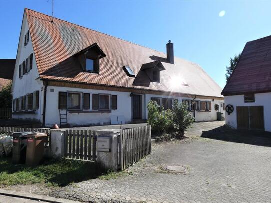 Viel Platz und keine Heizungs-Sorgen - Großes Wohnhaus mit Fernwärme, Garage und kleinem Garten (auch als Mehr-Genera...