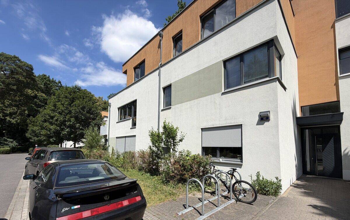 Modernes Wohnen im Grünen mit Sonnenterrasse ***EBK***Parkett*** - Photo 1