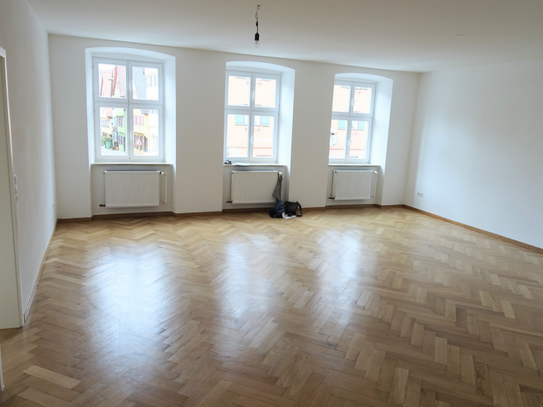 Exklusive 4 Zimmer-Wohnung (154 m²) in Altstadt-Bestlage mit großer Terrasse und KFZ-Stellplatz!