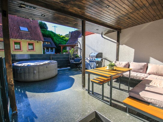 Modernes Einfamilienhaus mit Traumterrasse, Garage und Blick auf die Hardenburg in Bad Dürkheim