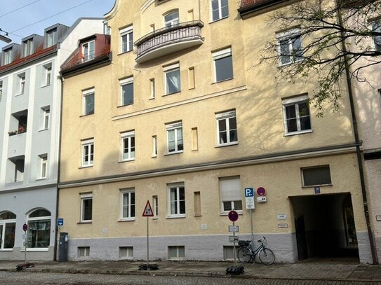 Brück Immobilien - *Altbau* Freie, charmante 2 Zi.-Gartenwohnung in Bestlage